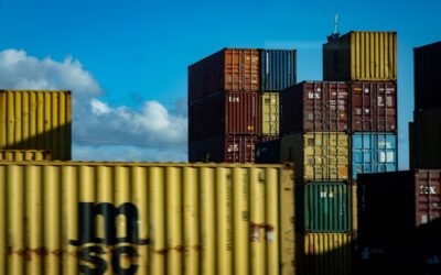 Como é feito o transporte de container?